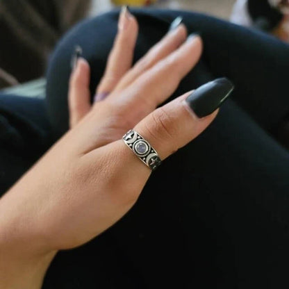 Locasta Crescent Moon Ring