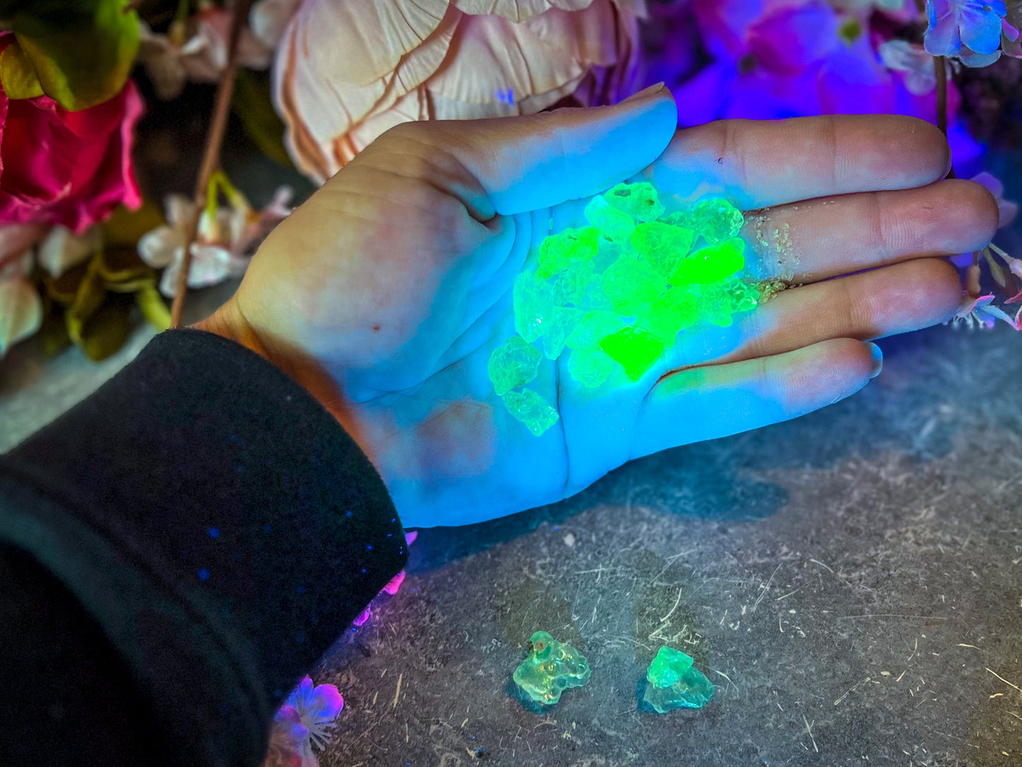 Hyalite Opal, also known as Kryptonite, Water Opal, Water Stone, Fluorescent Minerals – 1-1.99 grams
