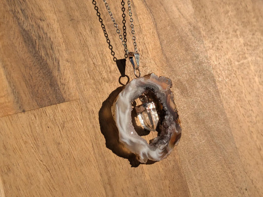 Agate Oco Geode Slice Pendant –