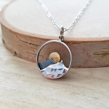 MOUNTAIN NECKLACE –
