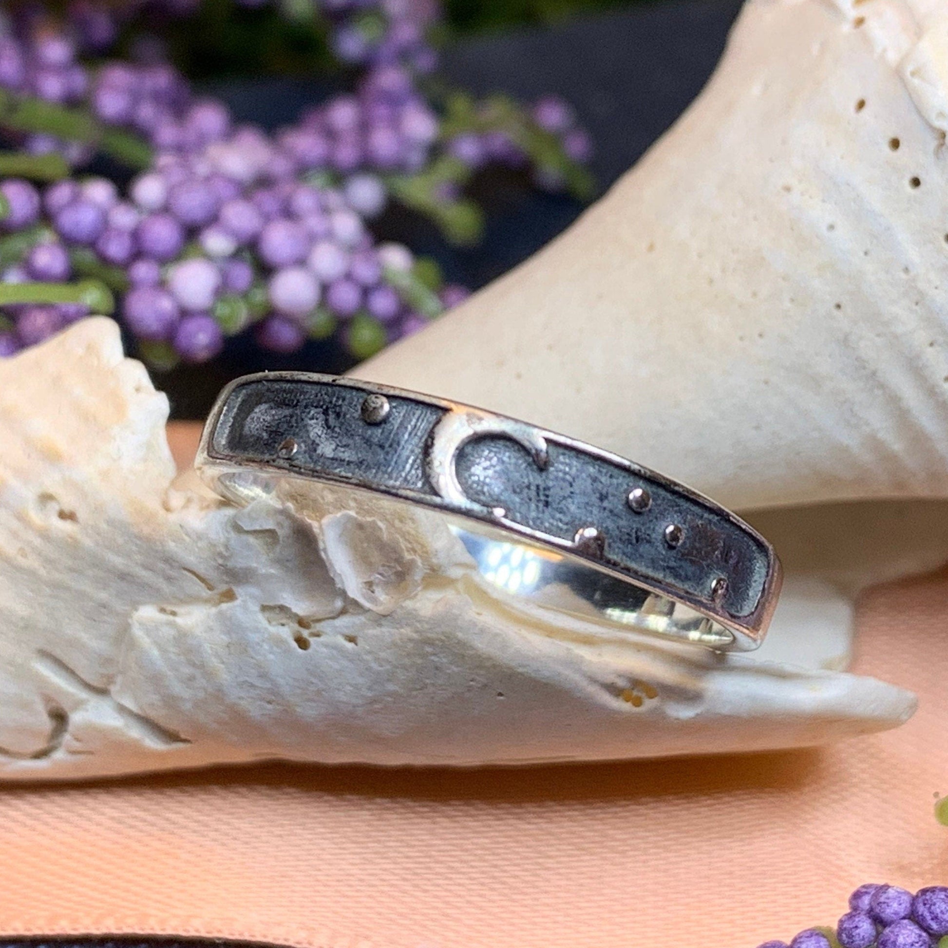 Minimalist Moon Ring – Ring