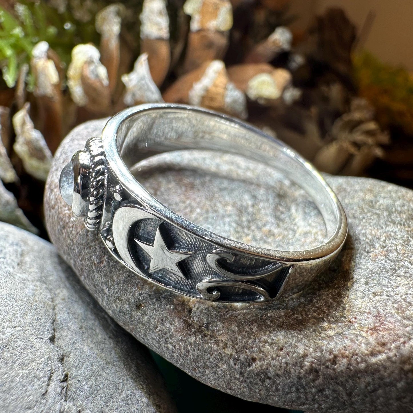 Locasta Crescent Moon Ring