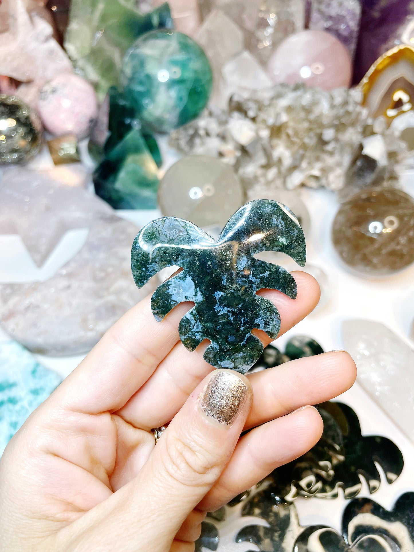 Moss Agate Monstera Leaf –