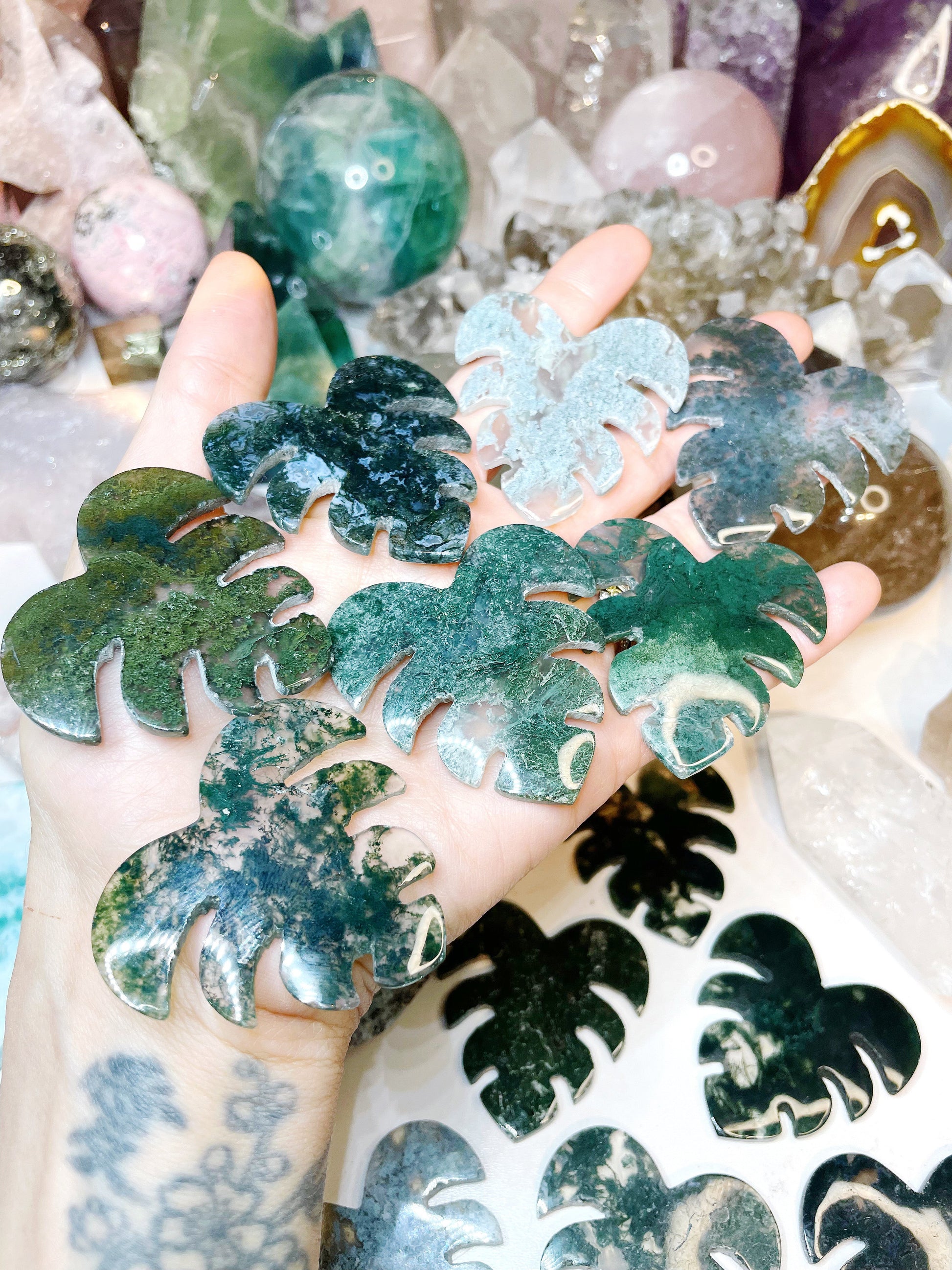 Moss Agate Monstera Leaf –