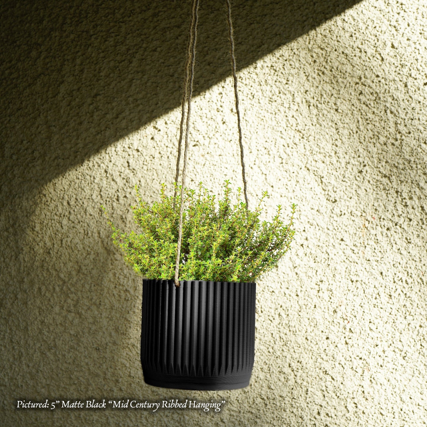 Mid-Century Ribbed Hanging Plant Pots | 3D Printed Planter – Black Hanging Planter