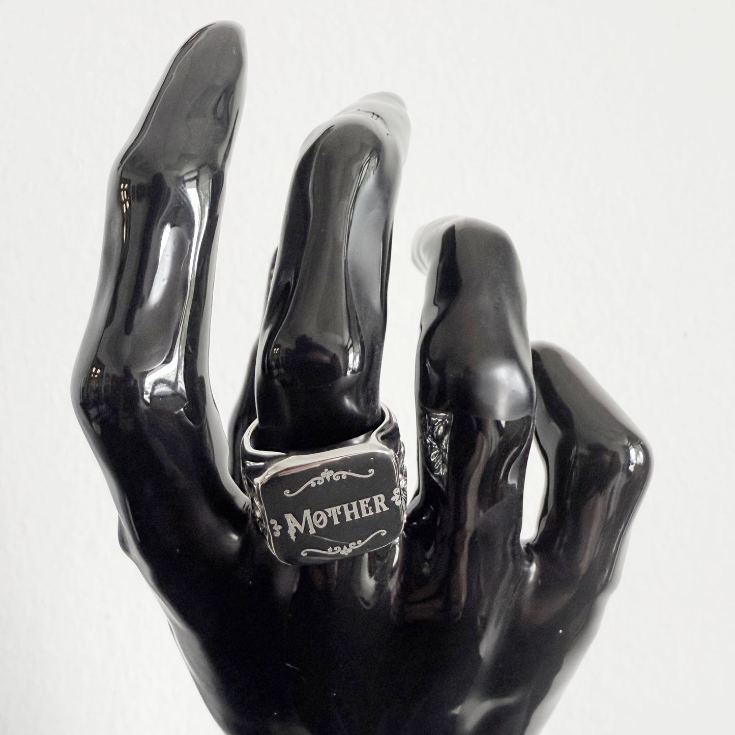 Victoriana Mother Ring (Adults)